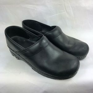 all black nurse shoes